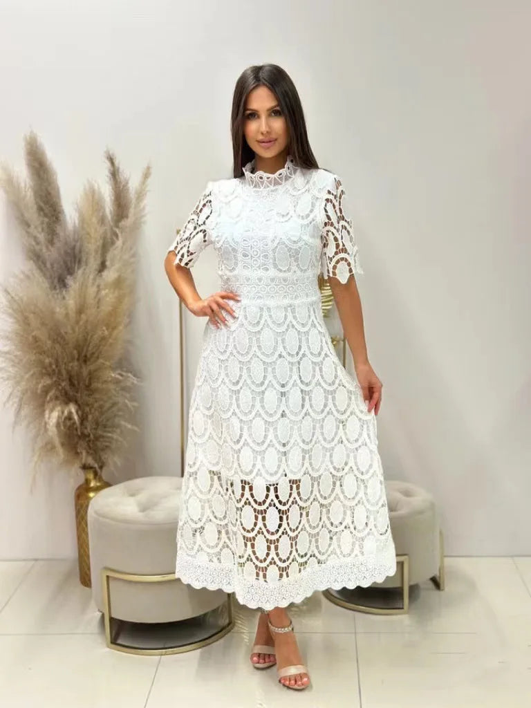 Vestido de Renda Francesa com Gola Alta - Loja Luniva