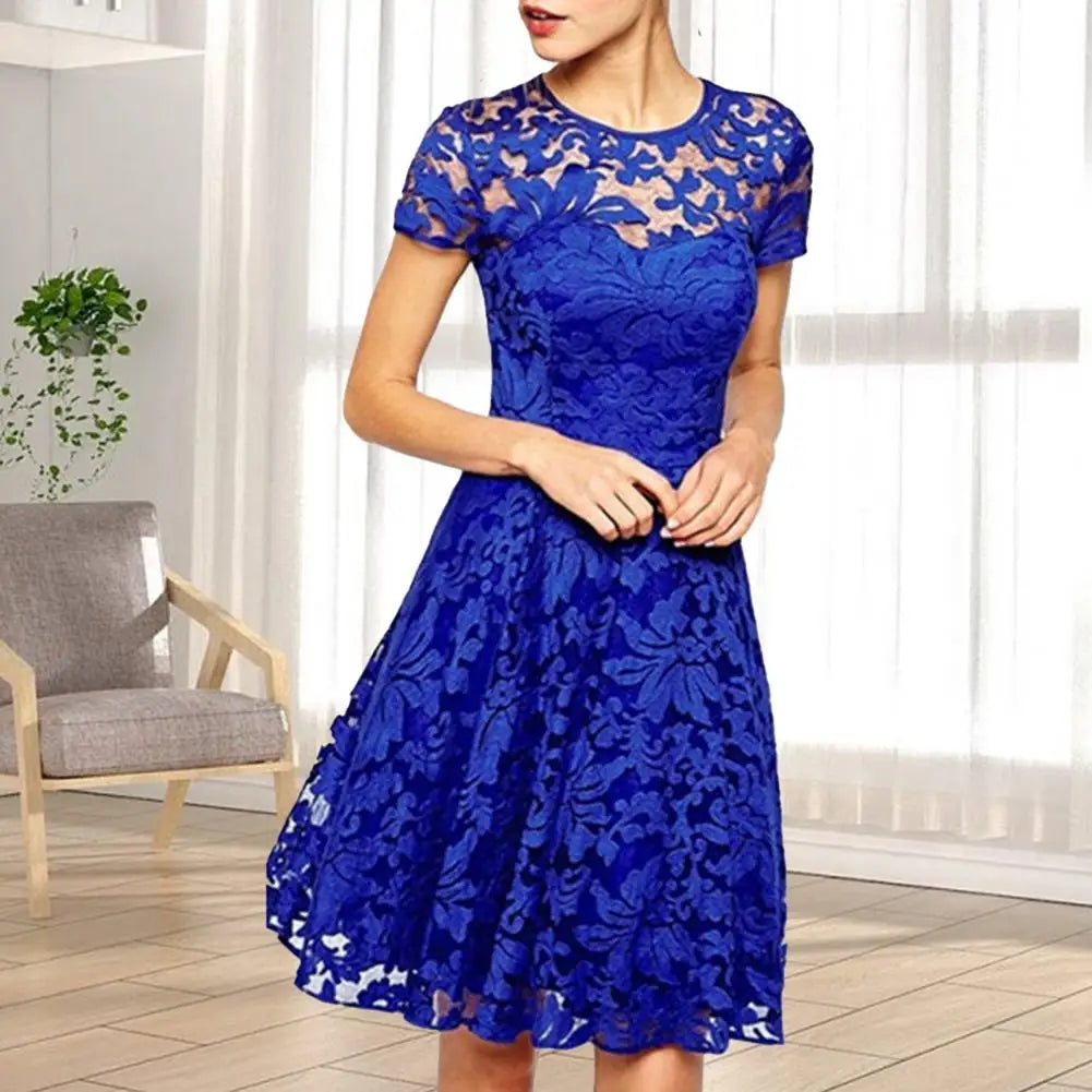 Vestido Curto Bordado com Flores de Renda - Loja Luniva