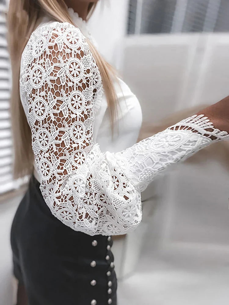 Camisa Feminina com Detalhes em Renda Perpétua - Loja Luniva