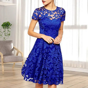 Vestido Curto Bordado com Flores de Renda - Loja Luniva