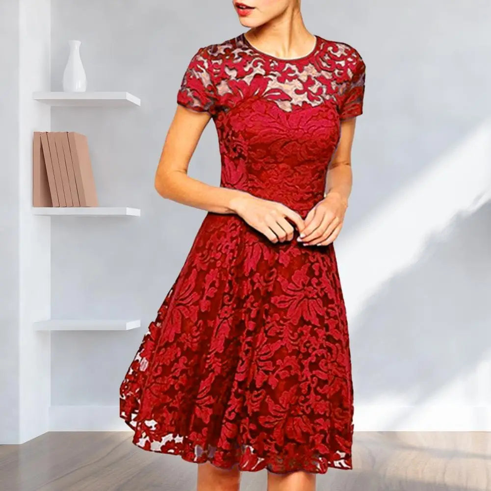 Vestido Curto Bordado com Flores de Renda - Loja Luniva