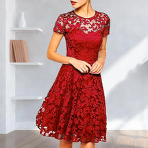 Vestido Curto Bordado com Flores de Renda - Loja Luniva