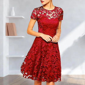 Vestido Curto Bordado com Flores de Renda - Loja Luniva