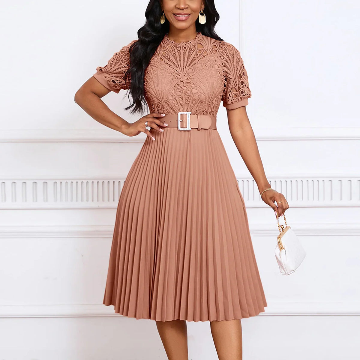 Vestido com Retalhos em Renda Bellamore - Loja Luniva